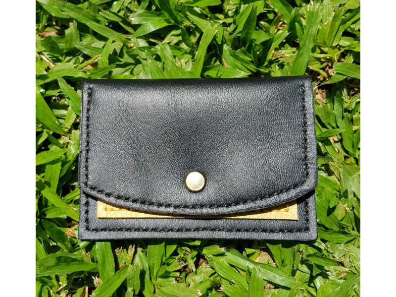 Monedero Negro con interior amarillo